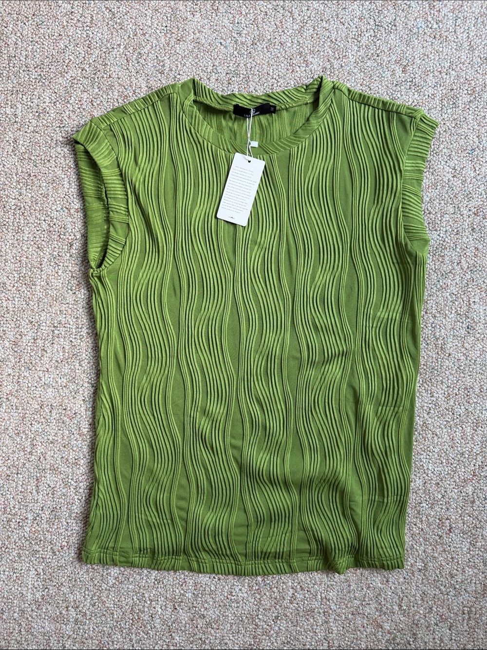 Sleeveless Wave-Textured Tank Top — Olive